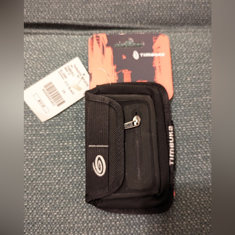 TIMBUK2 SLIDER #966-4 BLACK.  NWT.